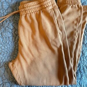 Aritzia TNA Caramel boyfriend Sweatpants